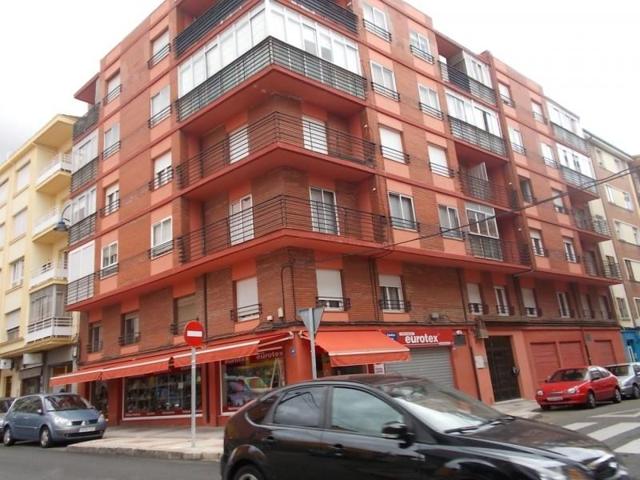 Local comercial en venta en León, San Mamés photo 0