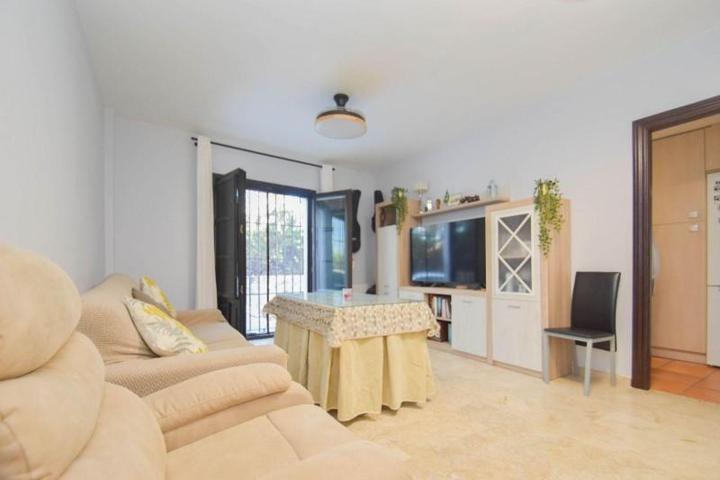Apartamento en venta en Zubia, Centro photo 0