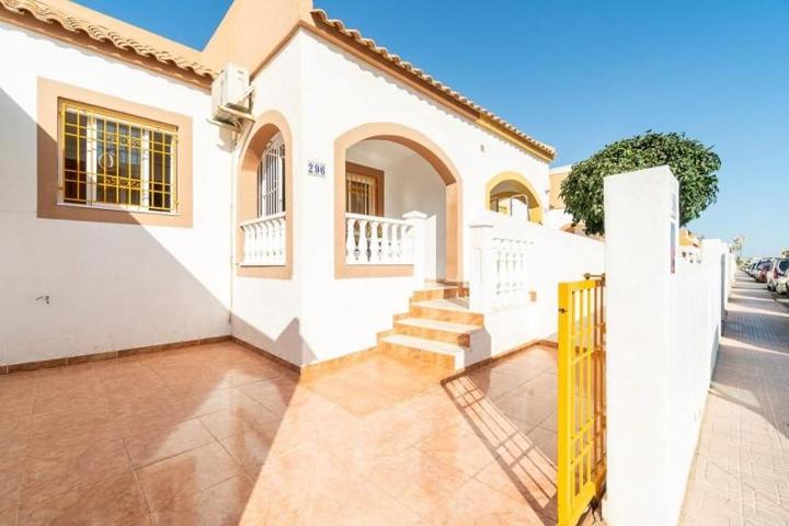 Bungalow en venta en Torrevieja, El limonar photo 0
