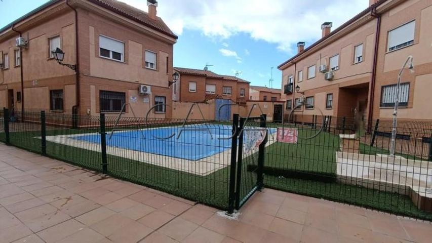 Duplex en venta en El Viso de San Juan photo 0
