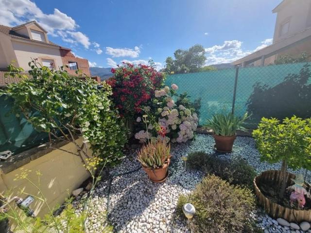 Adosada en venta en Burgohondo photo 0