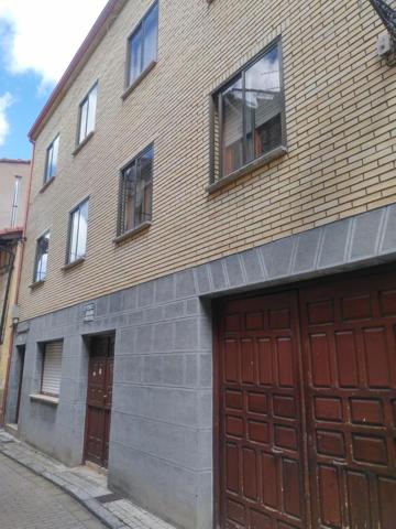 Edificio en venta en Oña, Oña photo 0