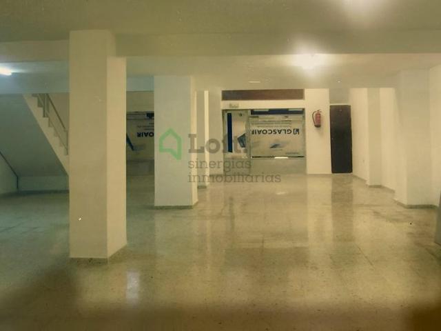 Local comercial en venta en Badajoz photo 0