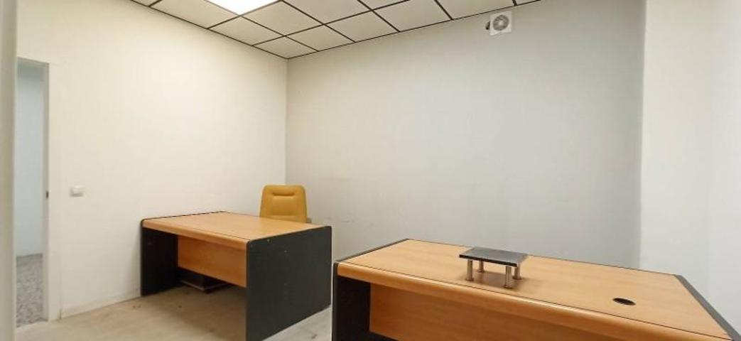Local comercial en alquiler en Madrid, Vicalvaro photo 0
