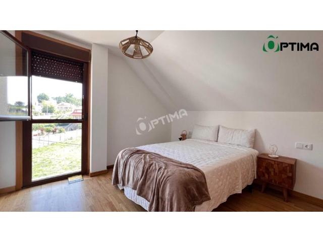 Piso en venta en Ribeira photo 0