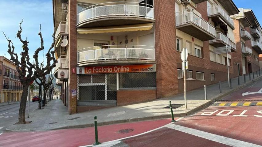 Local comercial en venta en Olesa de Montserrat, Cal candi photo 0