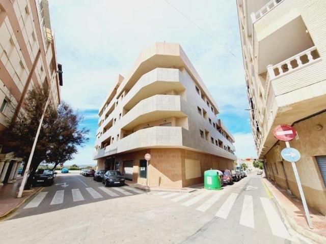 Apartamento en venta en Torrevieja, La Mata photo 0