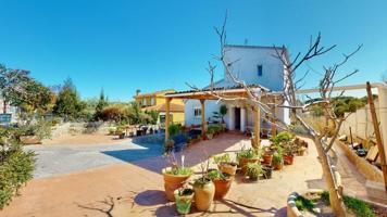 Chalet en venta en Chiva, Urb. los felipes photo 0