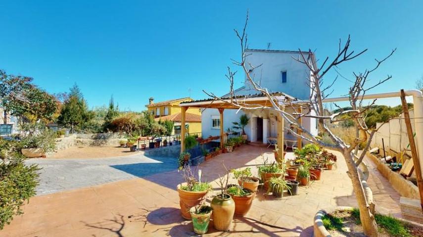 Chalet en venta en Chiva, Urb. los felipes photo 0