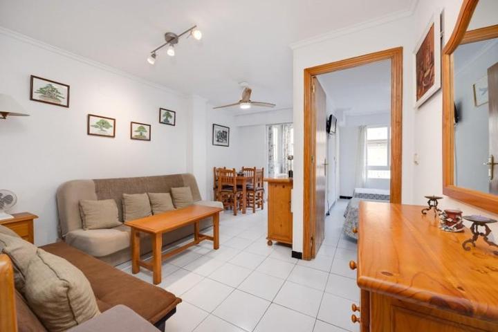 Apartamento en venta en Torrevieja, Playa de los locos photo 0