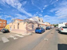 Casa en venta en Badajoz photo 0