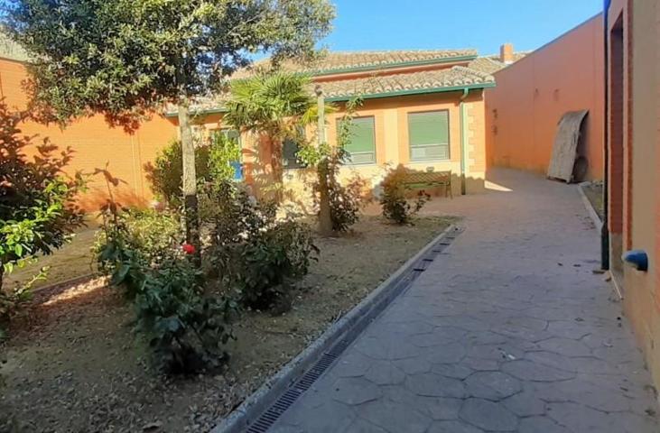 Casa con terreno en venta en Quintanilla del Molar photo 0