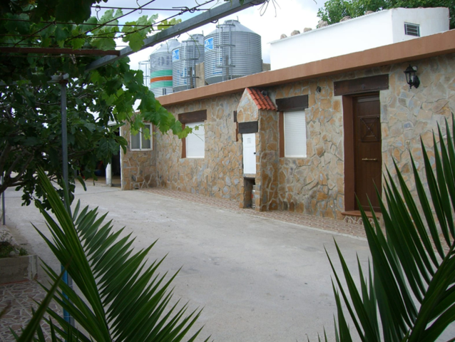Chalet en venta en Alatoz photo 0