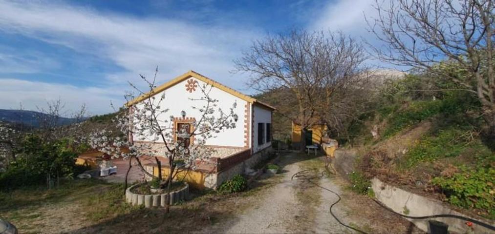 Casa con terreno en venta en Yunquera, Yunquera photo 0