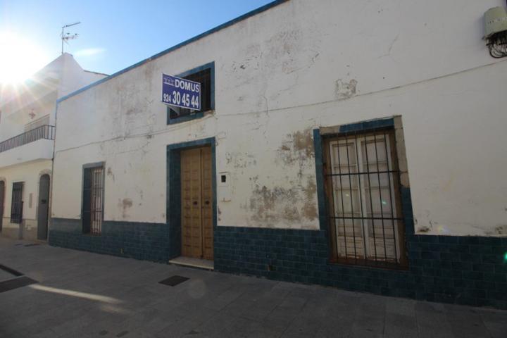Casa en venta en Puebla de la Calzada, Centro photo 0