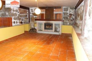 Local comercial en venta en Ávila, Murallas photo 0