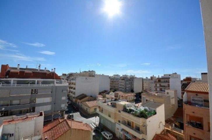 Local comercial en venta en Torrevieja, Torrevieja photo 0