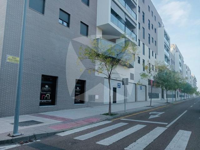 Local comercial en venta en Badajoz photo 0