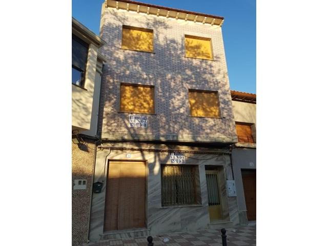 Edificio en venta en La Puebla de Almoradiel photo 0