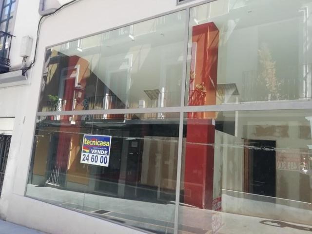 Local comercial en venta en Badajoz photo 0