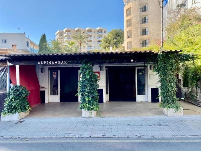Local comercial en venta en Calvia, Peguera photo 0