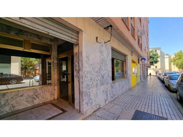 Local comercial en venta en Badajoz photo 0