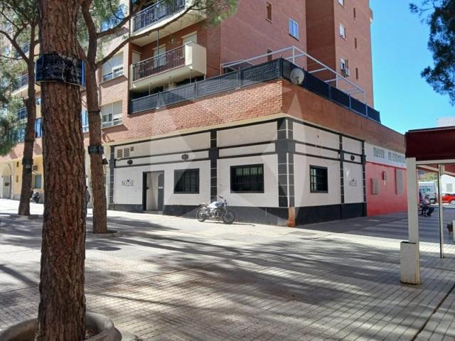 Local comercial en venta en Badajoz photo 0