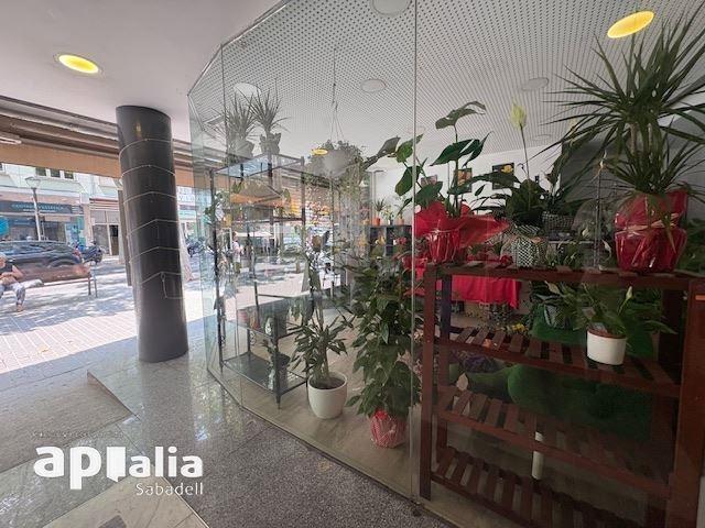 Local comercial en venta en Sabadell, Ca N´Oriac photo 0