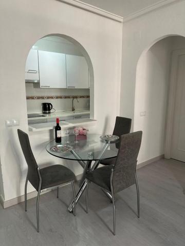 Apartamento en venta en Torrevieja, Centro photo 0