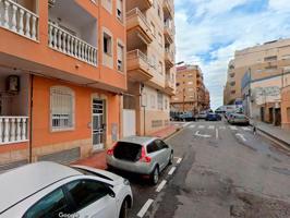 Piso en venta en Torrevieja photo 0