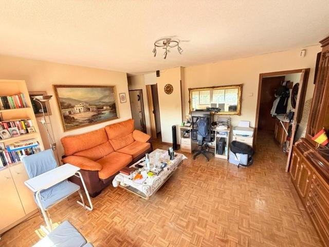 Piso en venta en Madrid, Apóstol Santiago photo 0