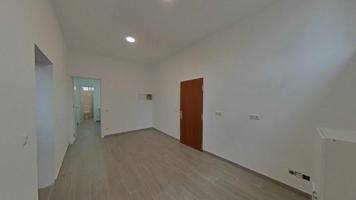 Local comercial en venta en Barcelona photo 0