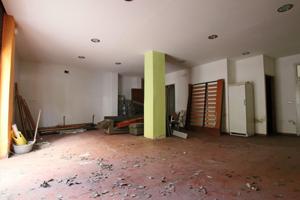 Local comercial en venta en Vilanova i la Geltrú, Estacio photo 0