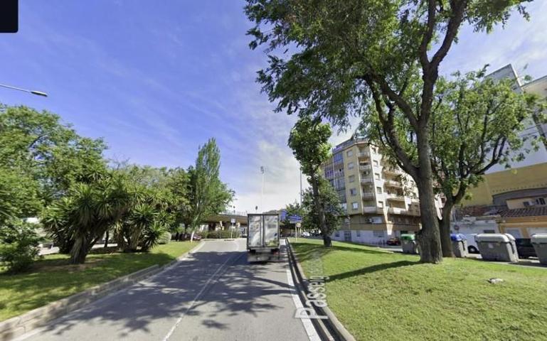 Piso en venta en Santa Coloma de Gramenet, Riu photo 0