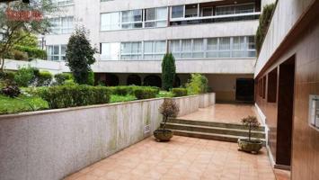 Local comercial en venta en Vigo, Centro photo 0