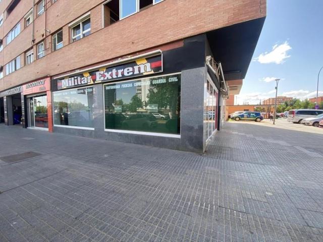 Local comercial en venta en Badajoz, Huerta Rosales - Valdepasillas photo 0