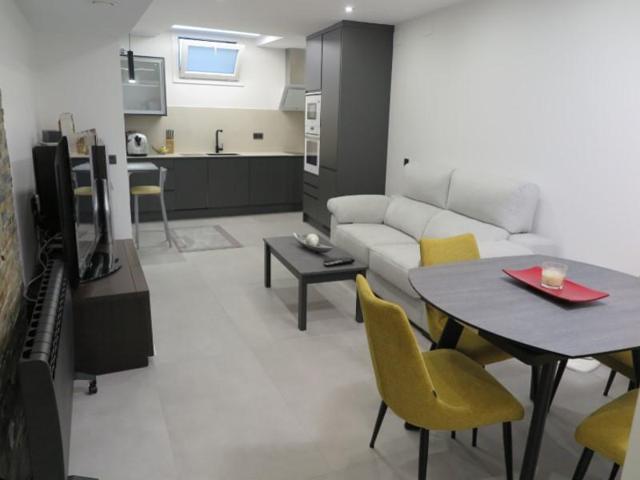 Local comercial en venta en Navalcarnero photo 0