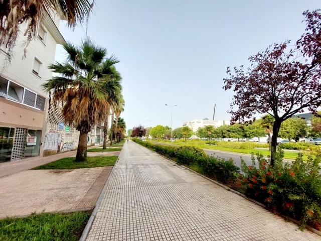Local comercial en venta en Badajoz, Jardines del Guadiana photo 0