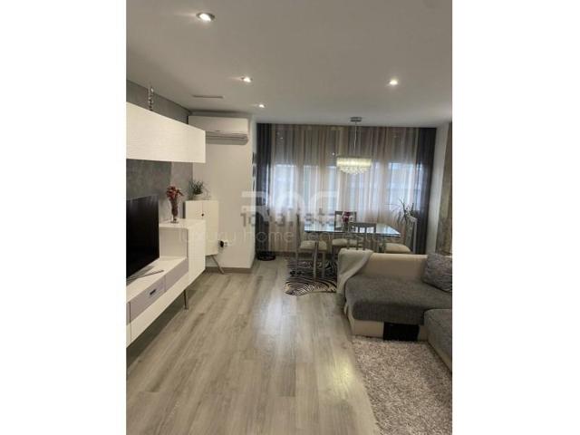 Piso en venta en Valencia, Natzaret photo 0