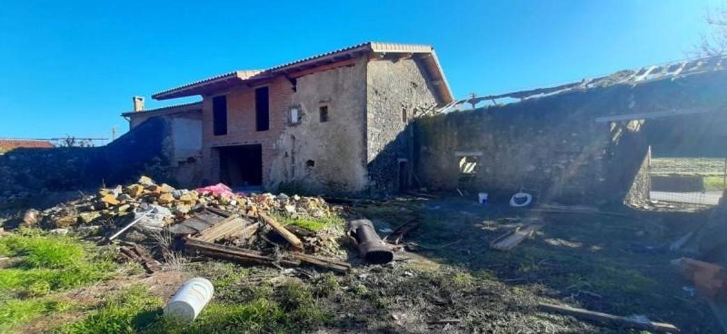 Adosada en venta en Bárcena de Cicero, GAMA photo 0