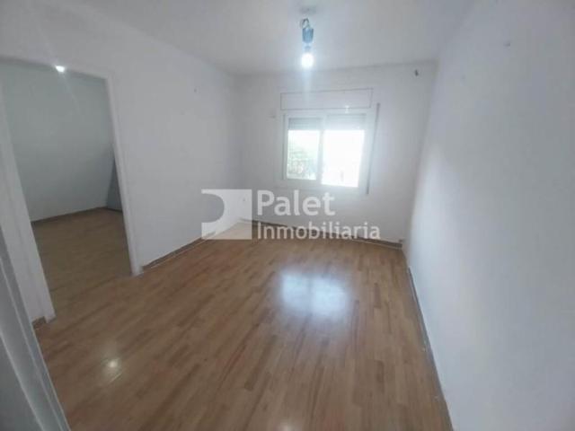 Piso en venta en Barcelona, La Trinitat Vella photo 0