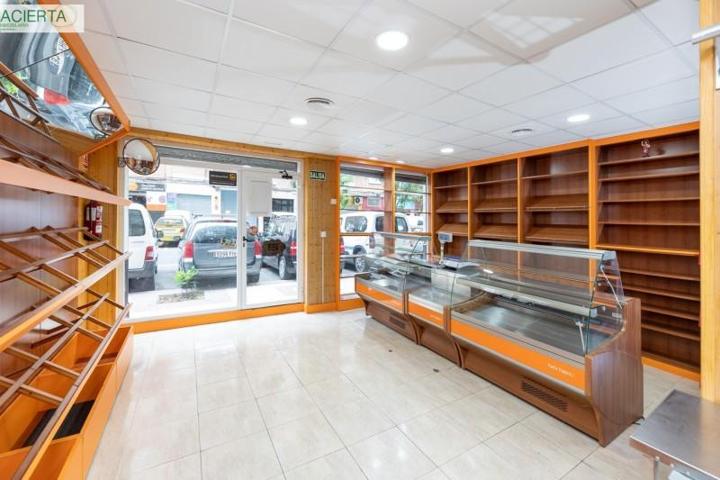 Local comercial en venta en Granada, Granada photo 0