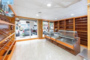 Local comercial en venta en Granada, Granada photo 0