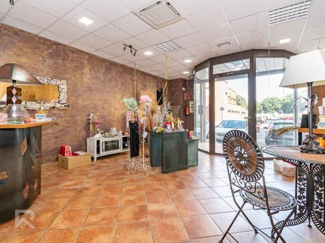 Local comercial en venta en Oliva photo 0