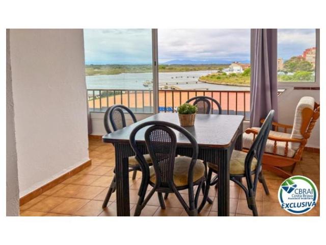 Piso en venta en Roses photo 0