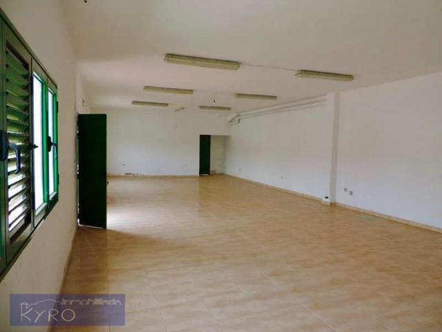 Local comercial en venta en Haría photo 0