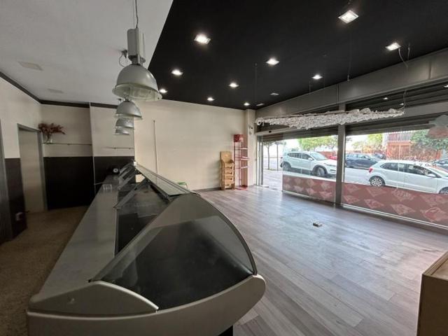 Local comercial en venta en Vilanova i la Geltrú, Molí de Vent photo 0