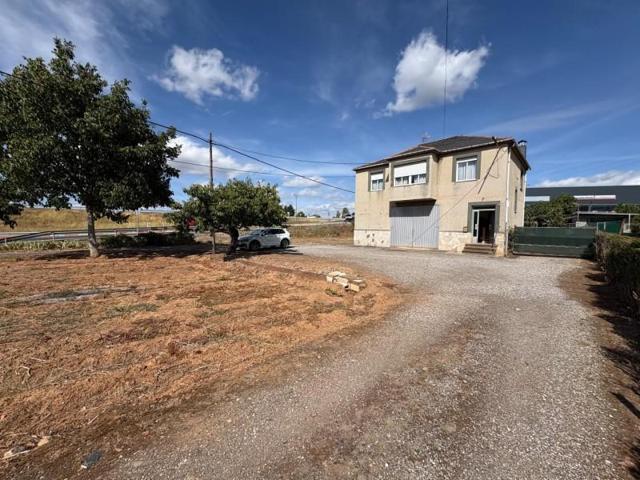 Casa en venta en Ponferrada, Compostilla-Columbrianos photo 0