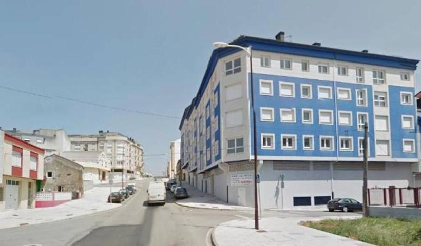 Local comercial en venta en Carballo, Gran vía photo 0