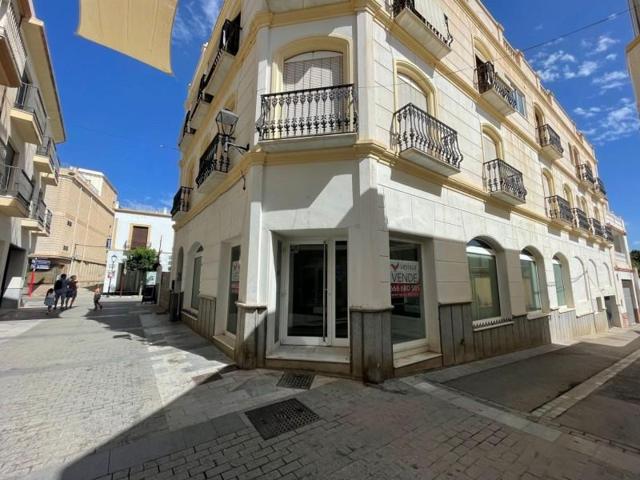 Local comercial en venta en Vera photo 0